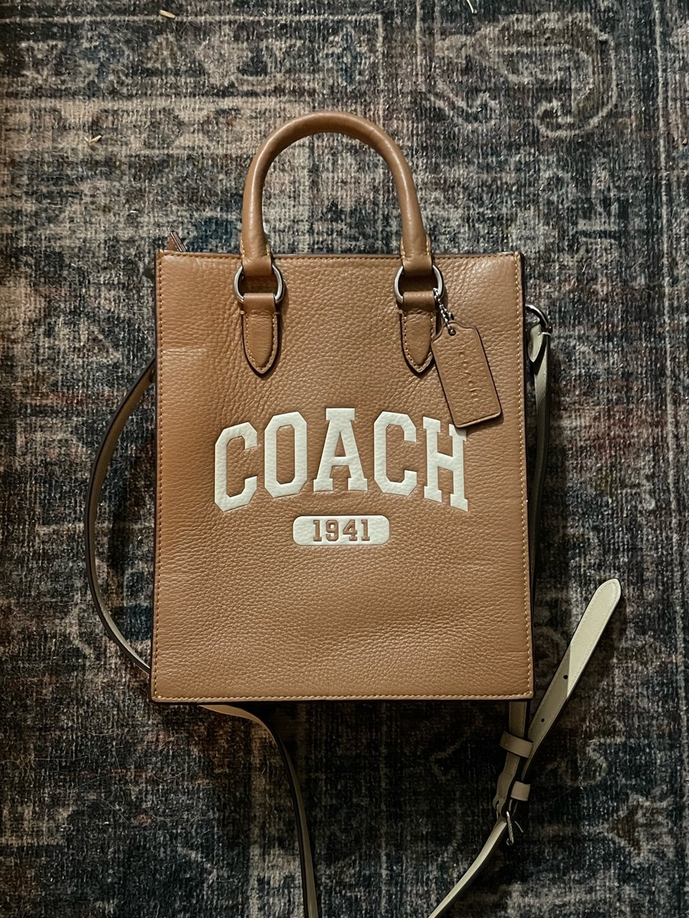 🥑Coach Dylan Tote With Varsity in light saddle leather🥑